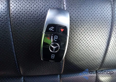 2018 Mercedes-Benz E 400 z USA, uszkodzony, nr VIN WDD1J6FB2JF065868